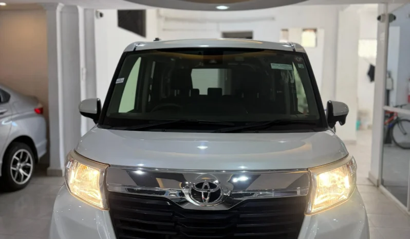 
								Toyota Roomy 2018 full									