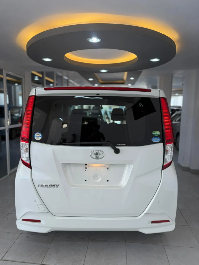 
								Toyota Roomy 2018 full									