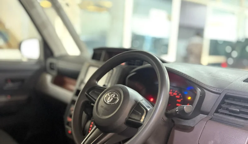 
								Toyota Roomy 2018 full									