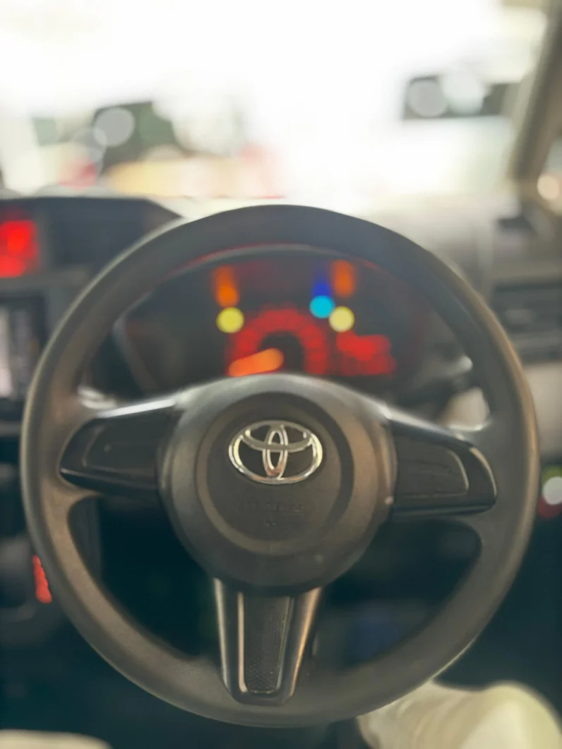 
								Toyota Roomy 2018 full									