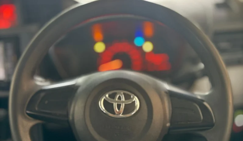 
								Toyota Roomy 2018 full									