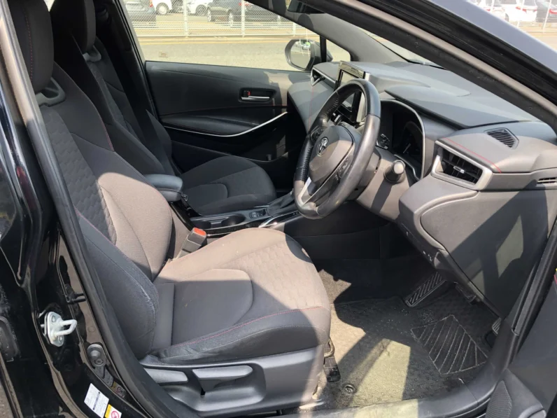 
								Toyota Corolla Sports Hybrid 2019 full									