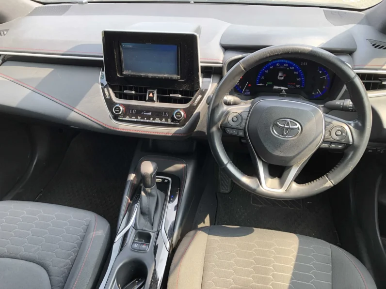 
								Toyota Corolla Sports Hybrid 2019 full									