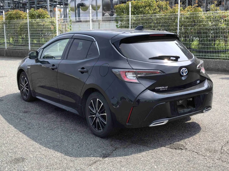 
								Toyota Corolla Sports Hybrid 2019 full									