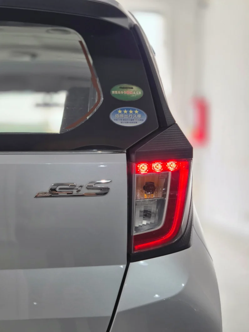 
								Daihatsu Mira e:S 2018 full									