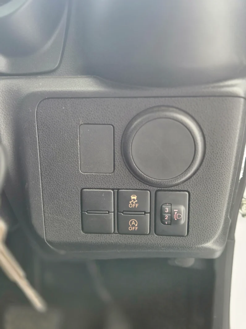 
								Daihatsu Mira e:S 2018 full									