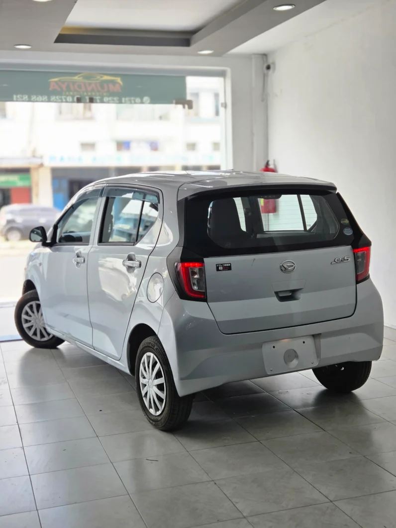 
								Daihatsu Mira e:S 2018 full									