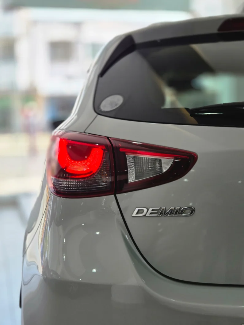 
								Mazda Demio 2018 XD Touring Nobel Crimson Package full									