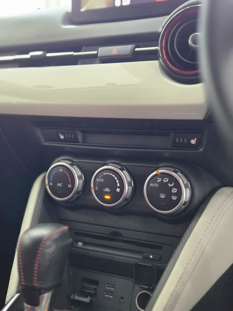 
								Mazda Demio 2018 XD Touring Nobel Crimson Package full									