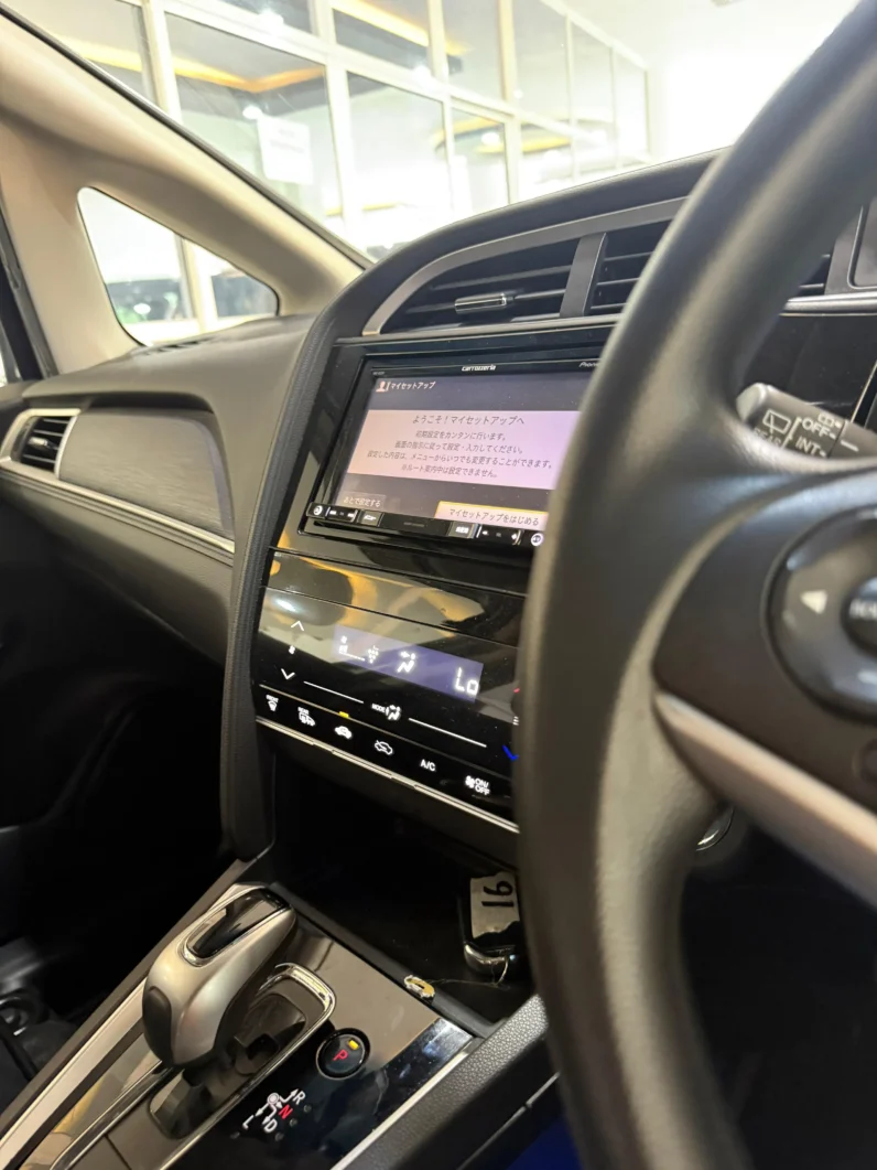 
								Honda Fit Shuttle Hybrid 2018 full									