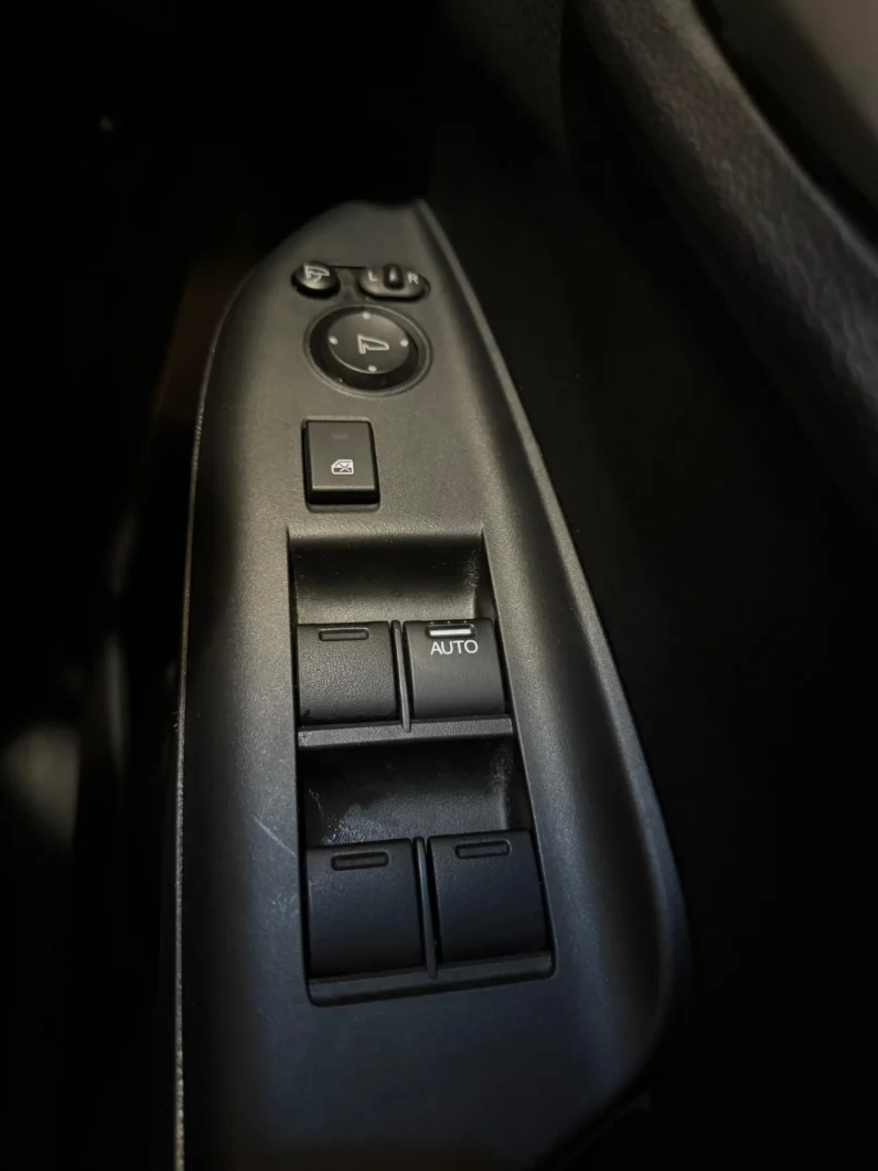 
								Honda Fit Shuttle Hybrid 2018 full									