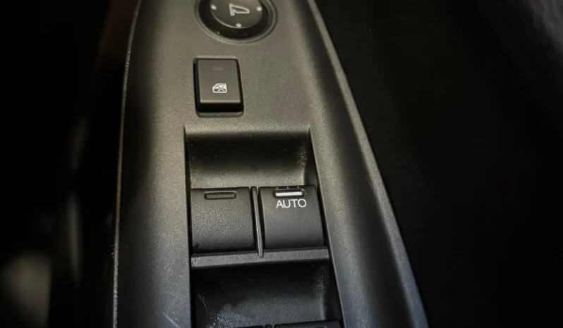 
								Honda Fit Shuttle Hybrid 2018 full									