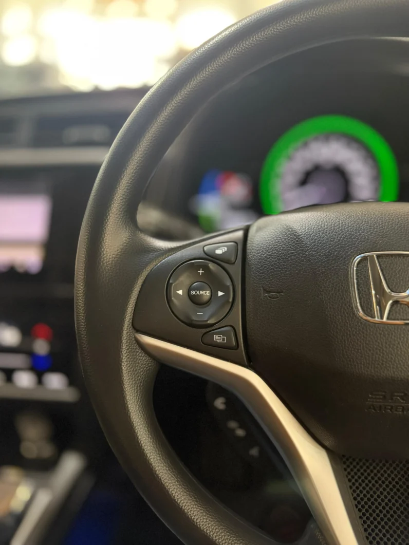 
								Honda Fit Shuttle Hybrid 2018 full									