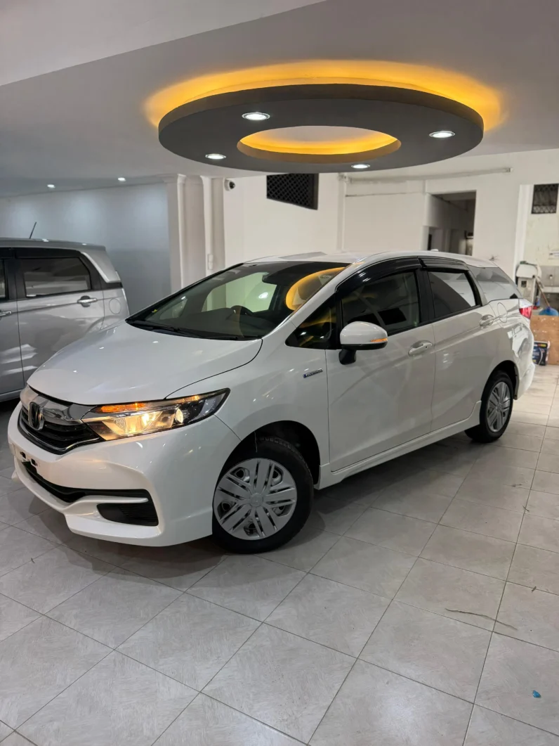 
								Honda Fit Shuttle Hybrid 2018 full									