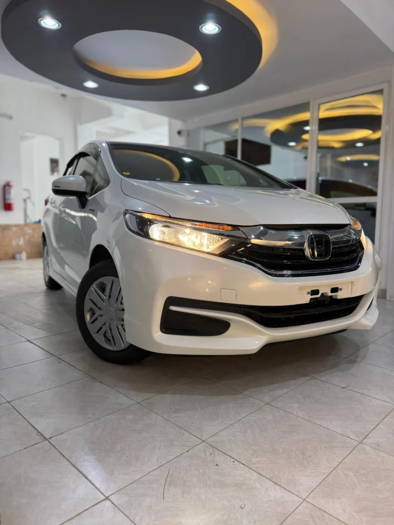 
								Honda Fit Shuttle Hybrid 2018 full									