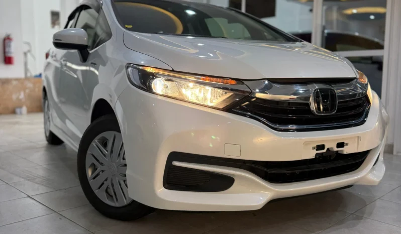 
								Honda Fit Shuttle Hybrid 2018 full									