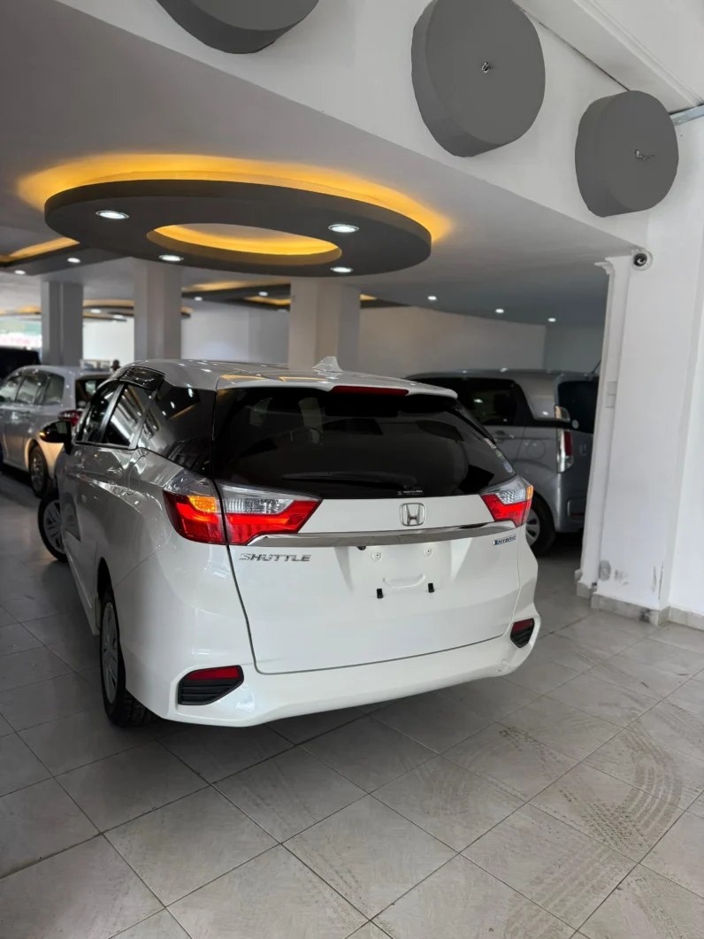 
								Honda Fit Shuttle Hybrid 2018 full									