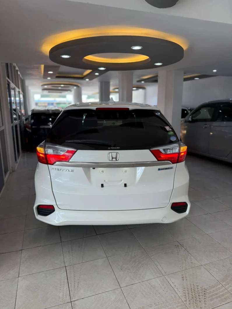 
								Honda Fit Shuttle Hybrid 2018 full									