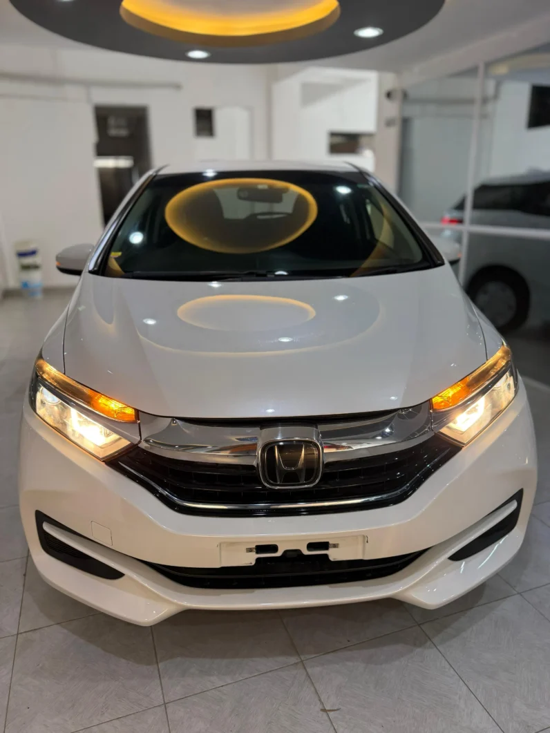 
								Honda Fit Shuttle Hybrid 2018 full									