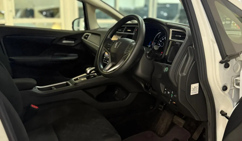 
								Honda Fit Shuttle Hybrid 2018 full									