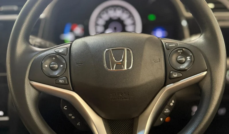 
								Honda Fit Shuttle Hybrid 2018 full									