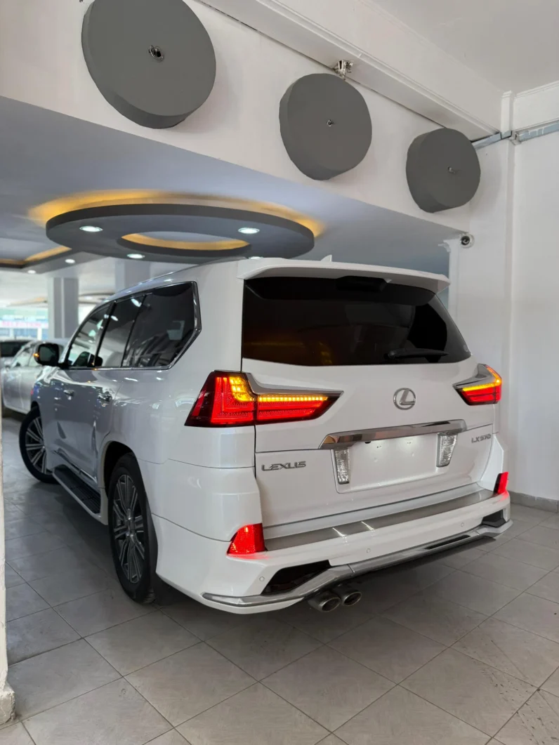 
								Lexus LX-570 2016 full									