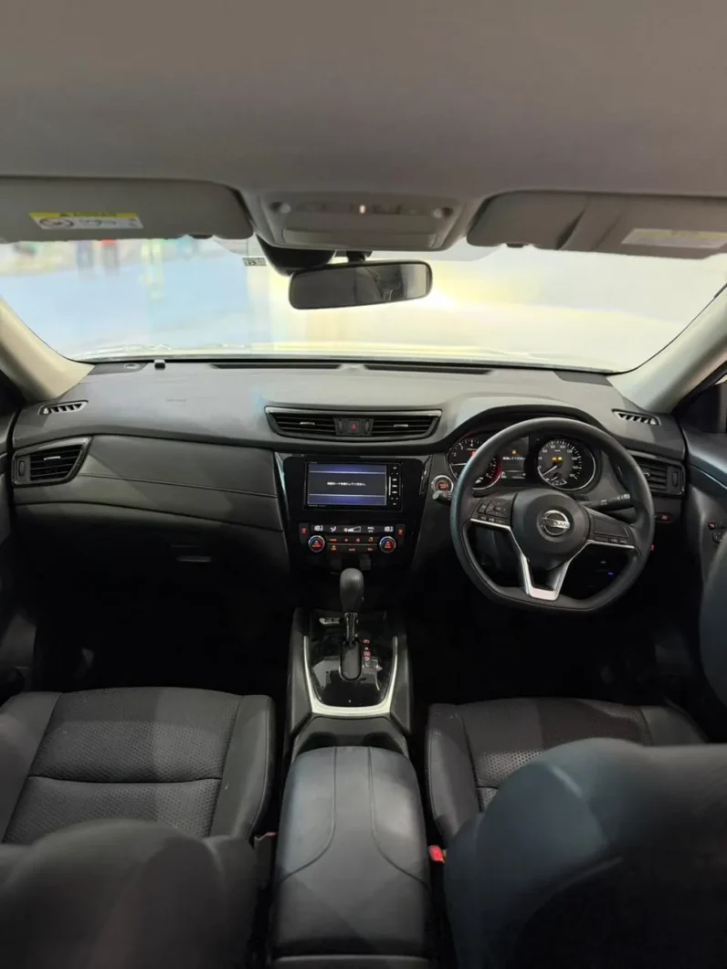 
								Nissan X-Trail Hybrid 2018 4WD full									