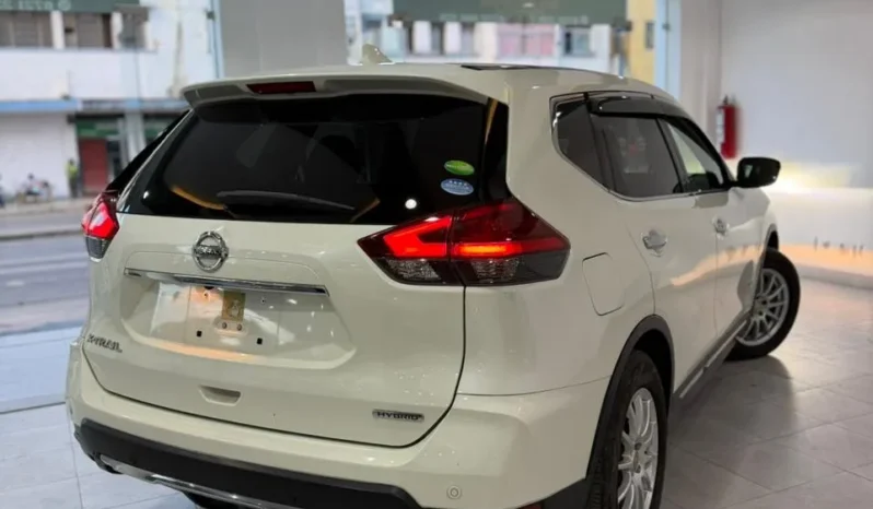 
								Nissan X-Trail Hybrid 2018 4WD full									