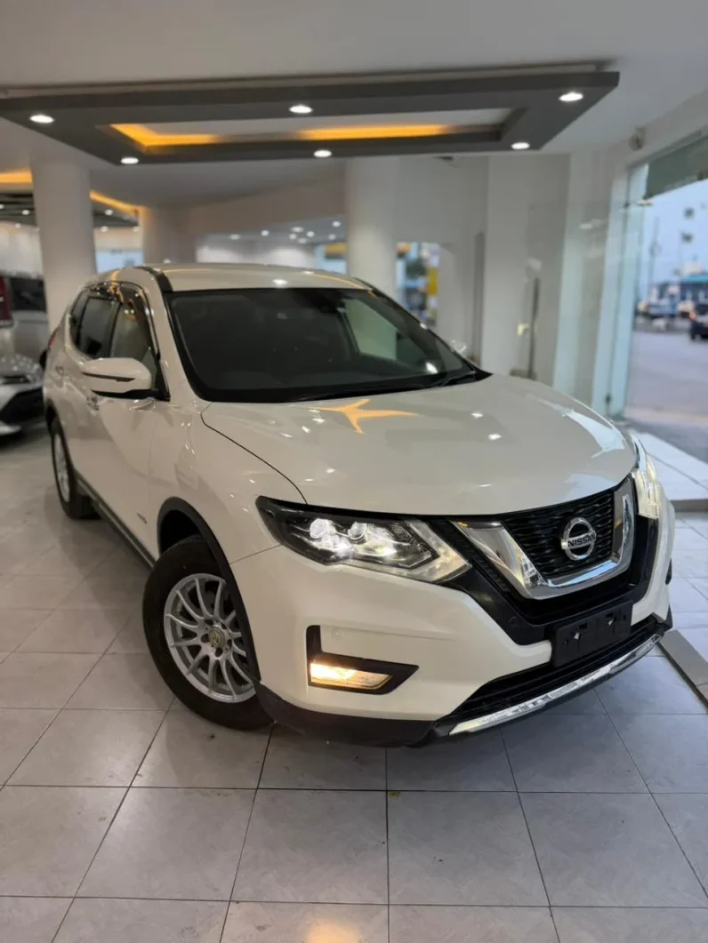 
								Nissan X-Trail Hybrid 2018 4WD full									