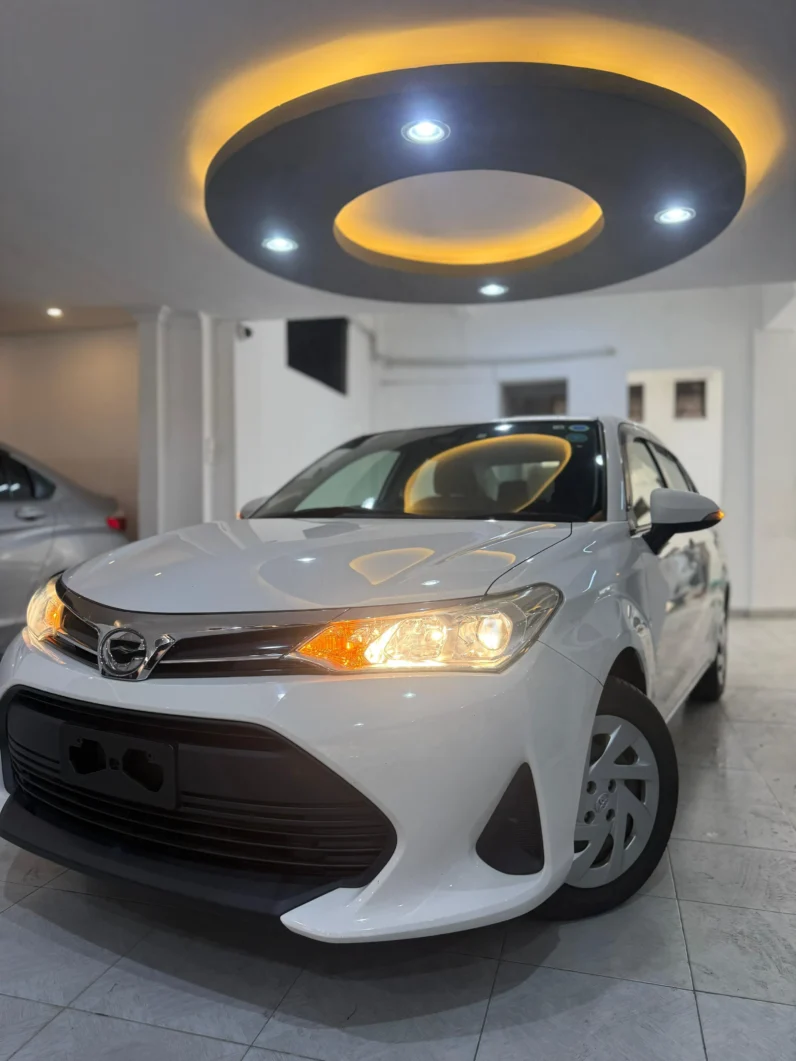 
								Toyota Corolla Axio 2018 Non-Hybrid full									