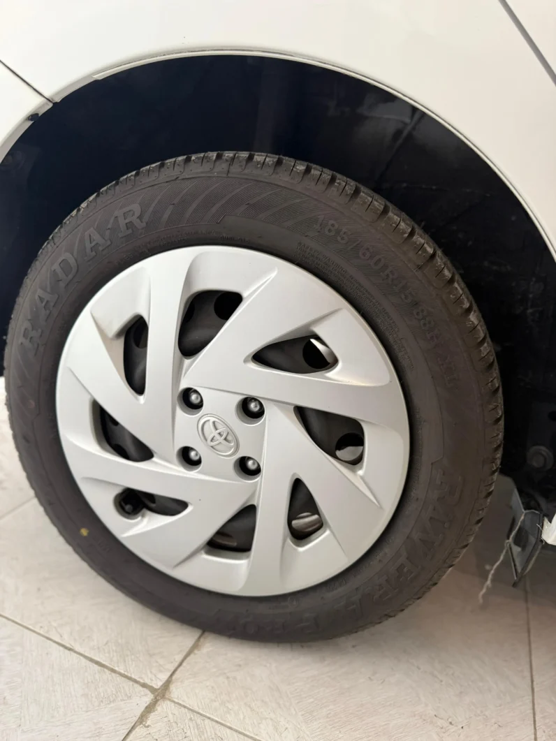 
								Toyota Corolla Axio 2018 Non-Hybrid full									