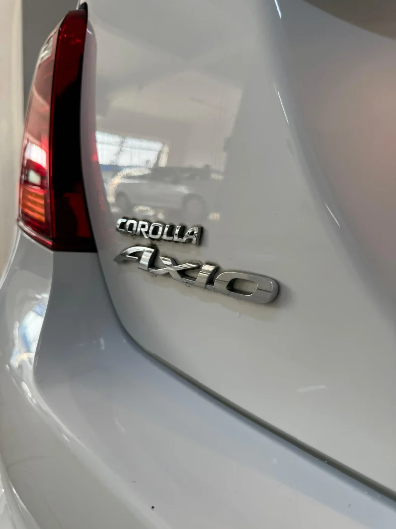 
								Toyota Corolla Axio 2018 Non-Hybrid full									