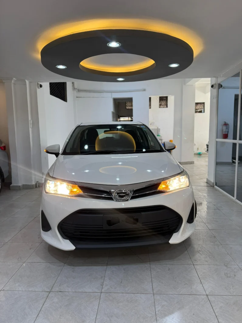 
								Toyota Corolla Axio 2018 Non-Hybrid full									