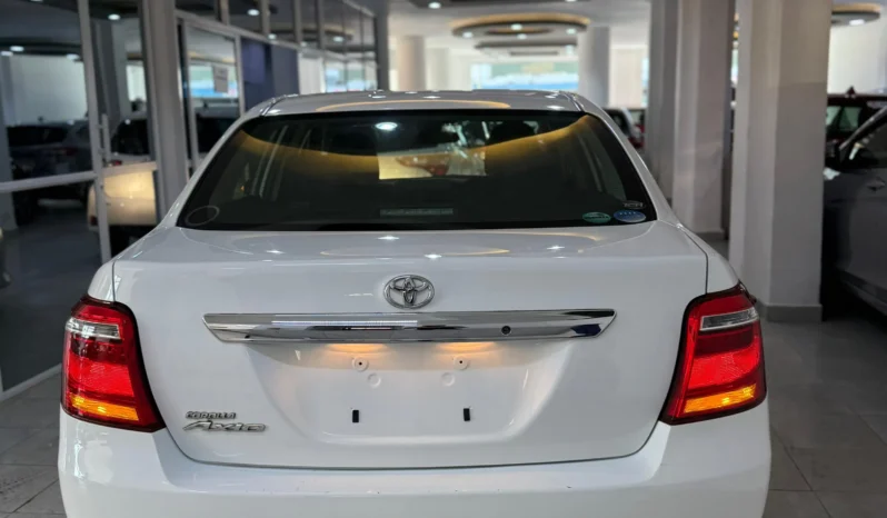 
								Toyota Corolla Axio 2018 Non-Hybrid full									