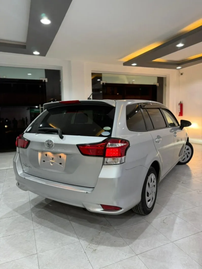 
								Toyota Corolla Fielder 2018 Non-Hybrid 2WD full									