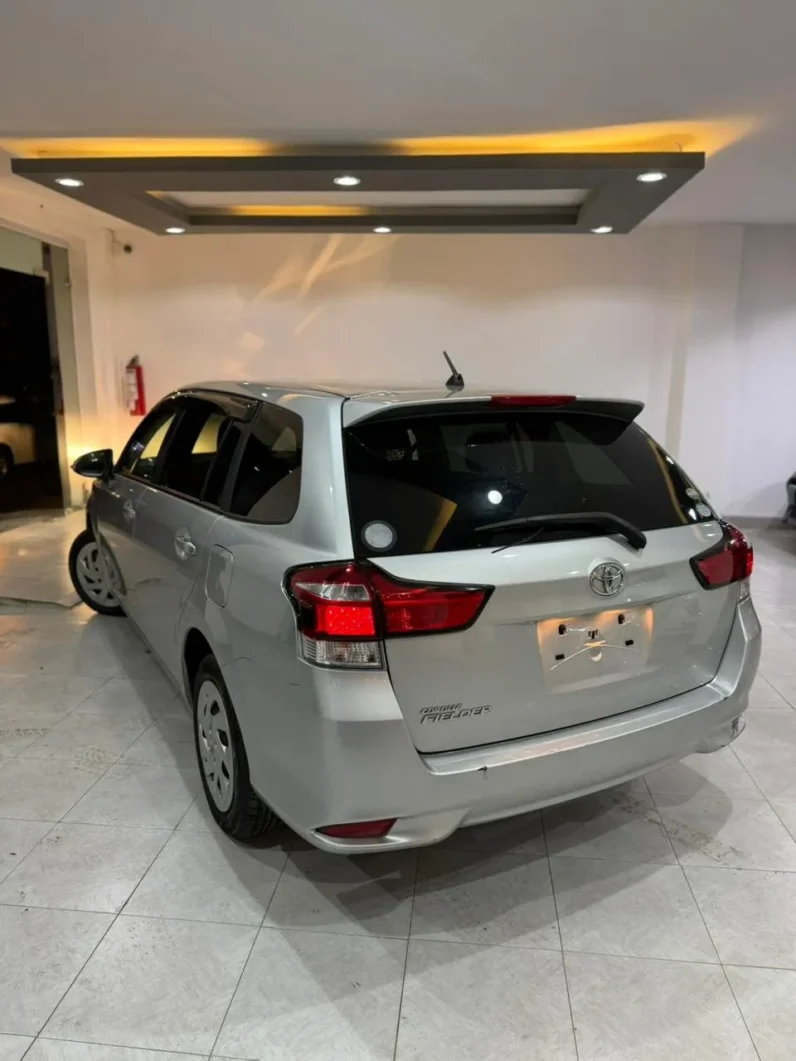 
								Toyota Corolla Fielder 2018 Non-Hybrid 2WD full									