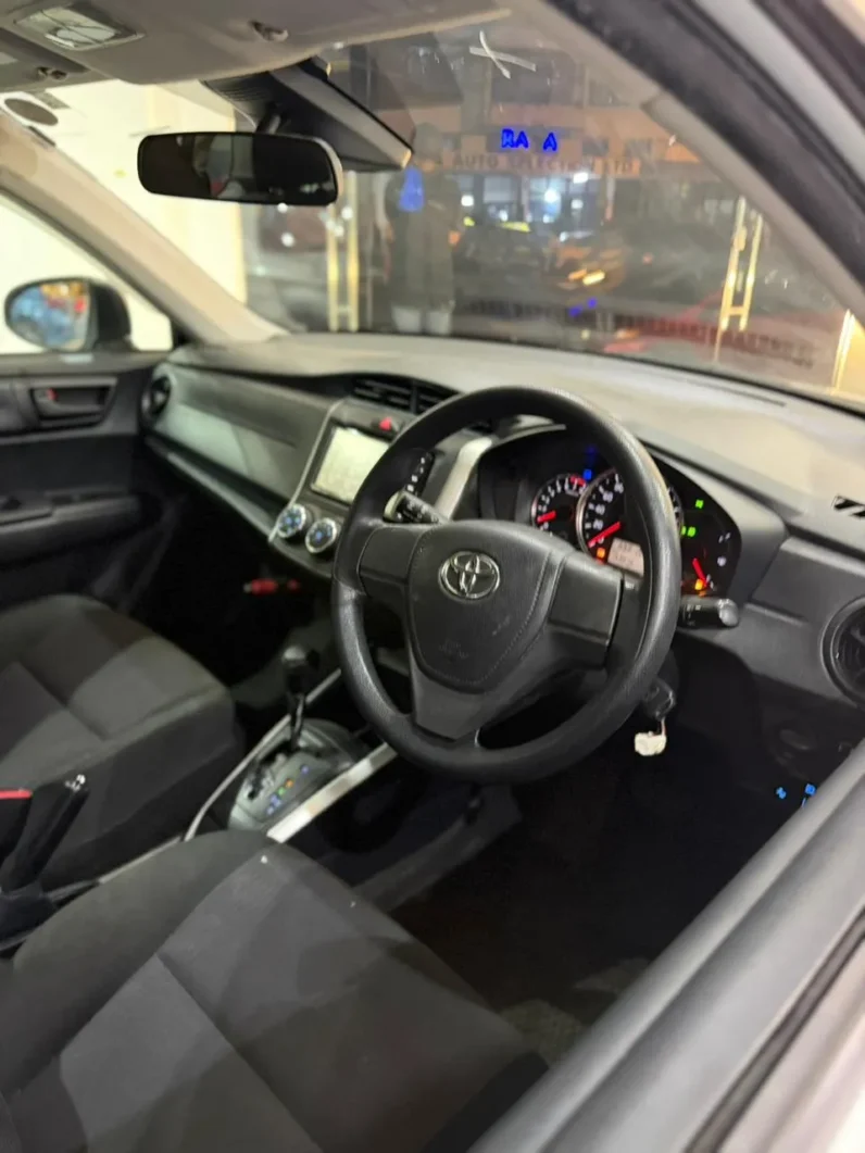 
								Toyota Corolla Fielder 2018 Non-Hybrid 2WD full									