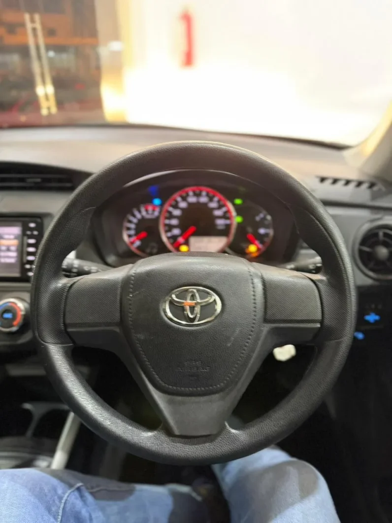 
								Toyota Corolla Fielder 2018 Non-Hybrid 2WD full									