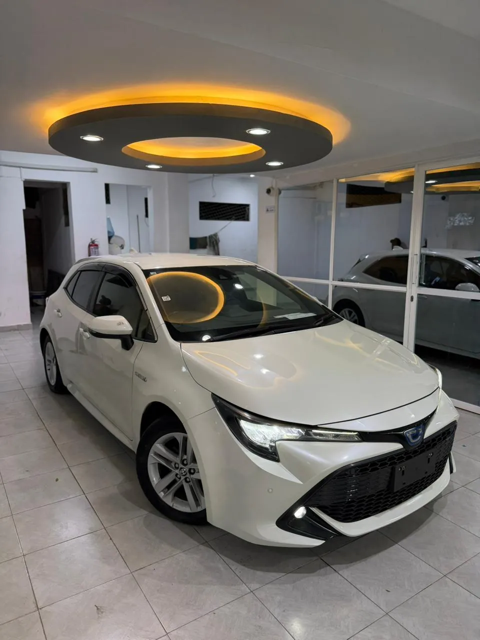 Toyota Corolla Sport Hybrid 2018 Pearl White Xenon Lights Steering Controls Alloy Rims Fog Lights 150k Mileage