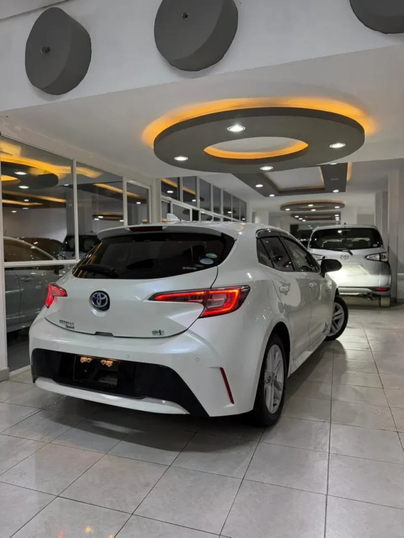 
								Toyota Corolla Sports Hybrid 2018 full									