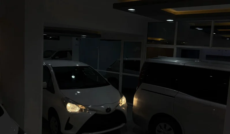 
								Toyota Vitz 2018 1300cc full									