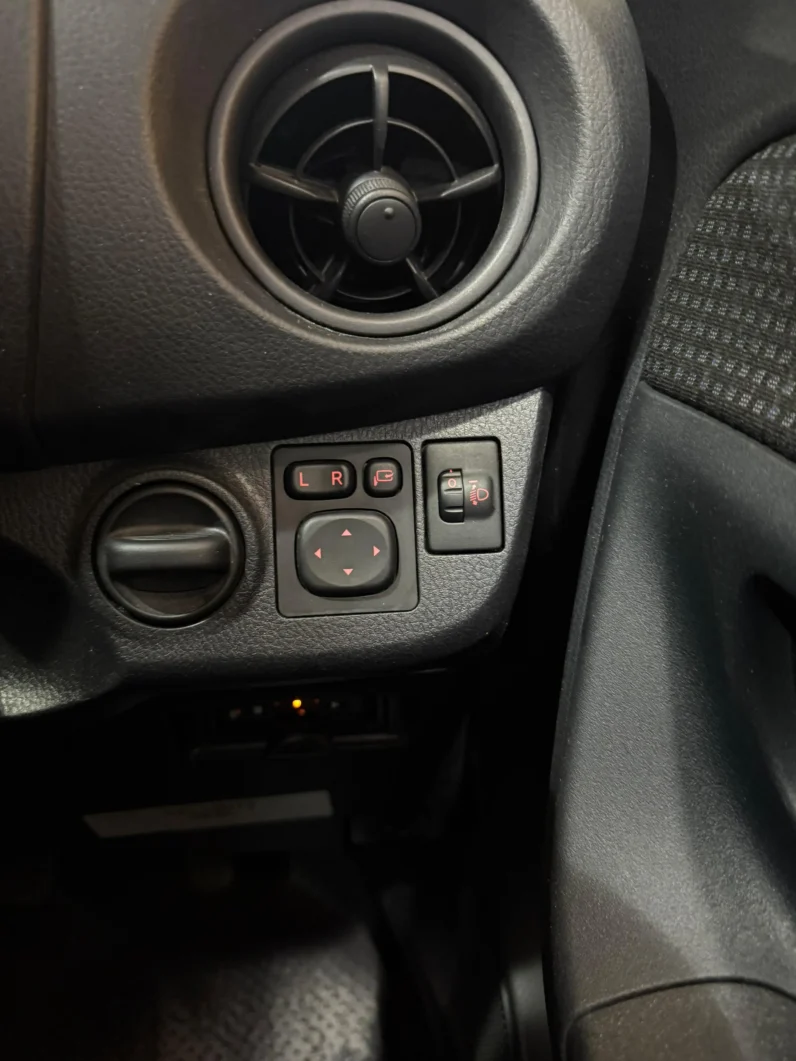 
								Toyota Vitz 2018 1300cc full									