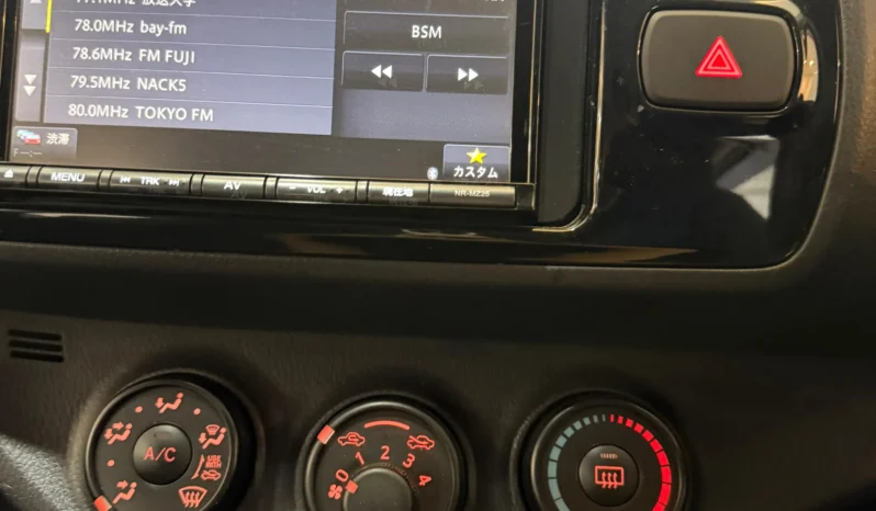 
								Toyota Vitz 2018 1300cc full									