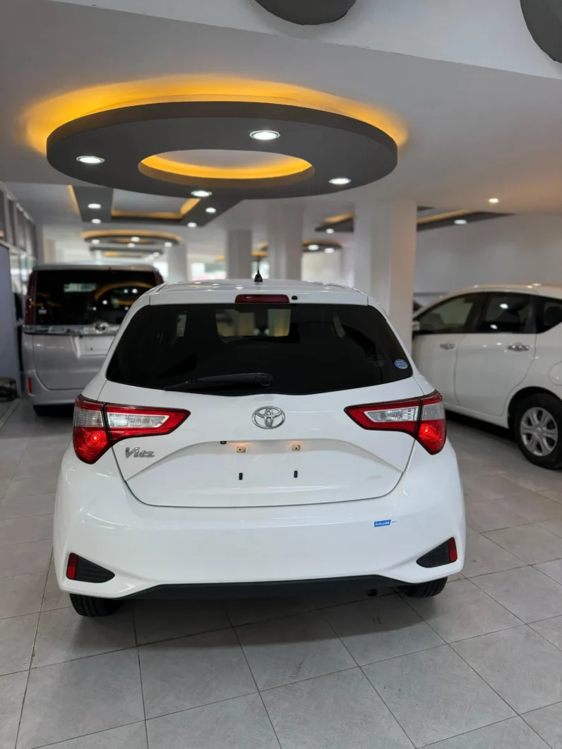 
								Toyota Vitz 2018 1300cc full									