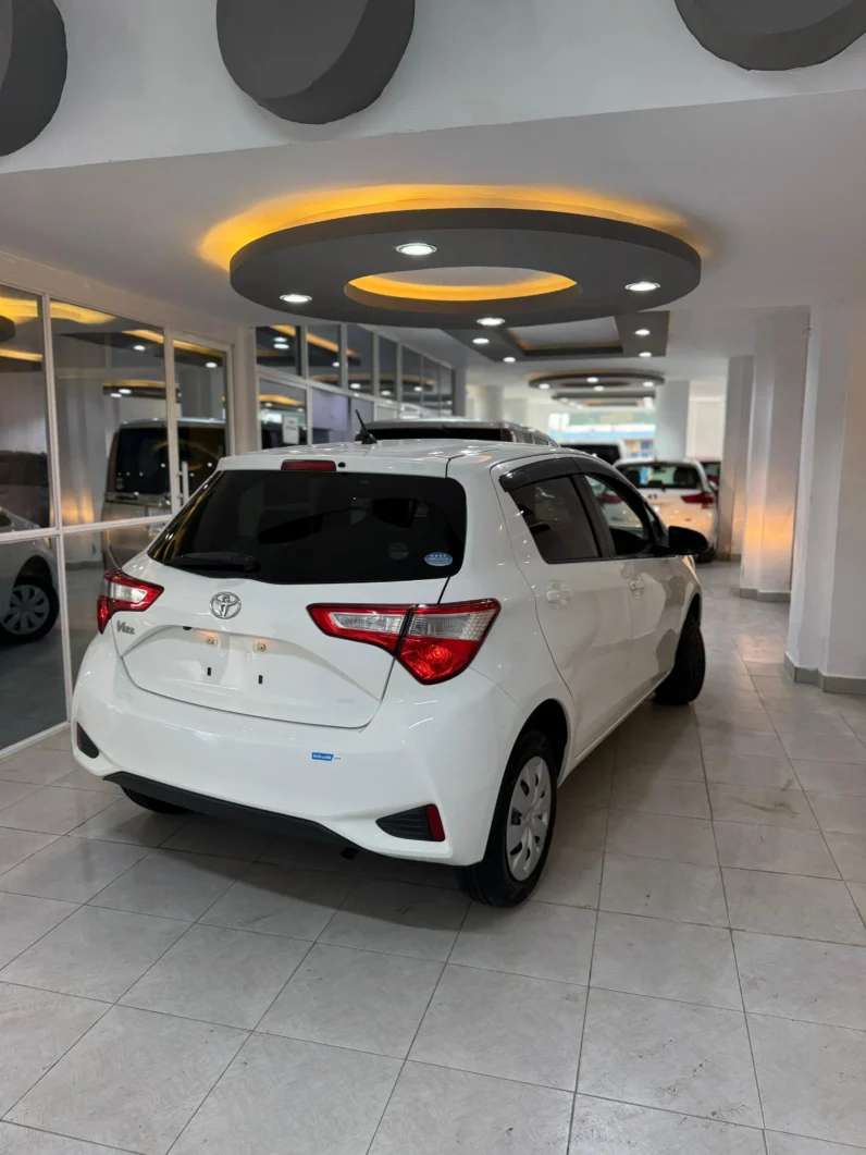 
								Toyota Vitz 2018 1300cc full									