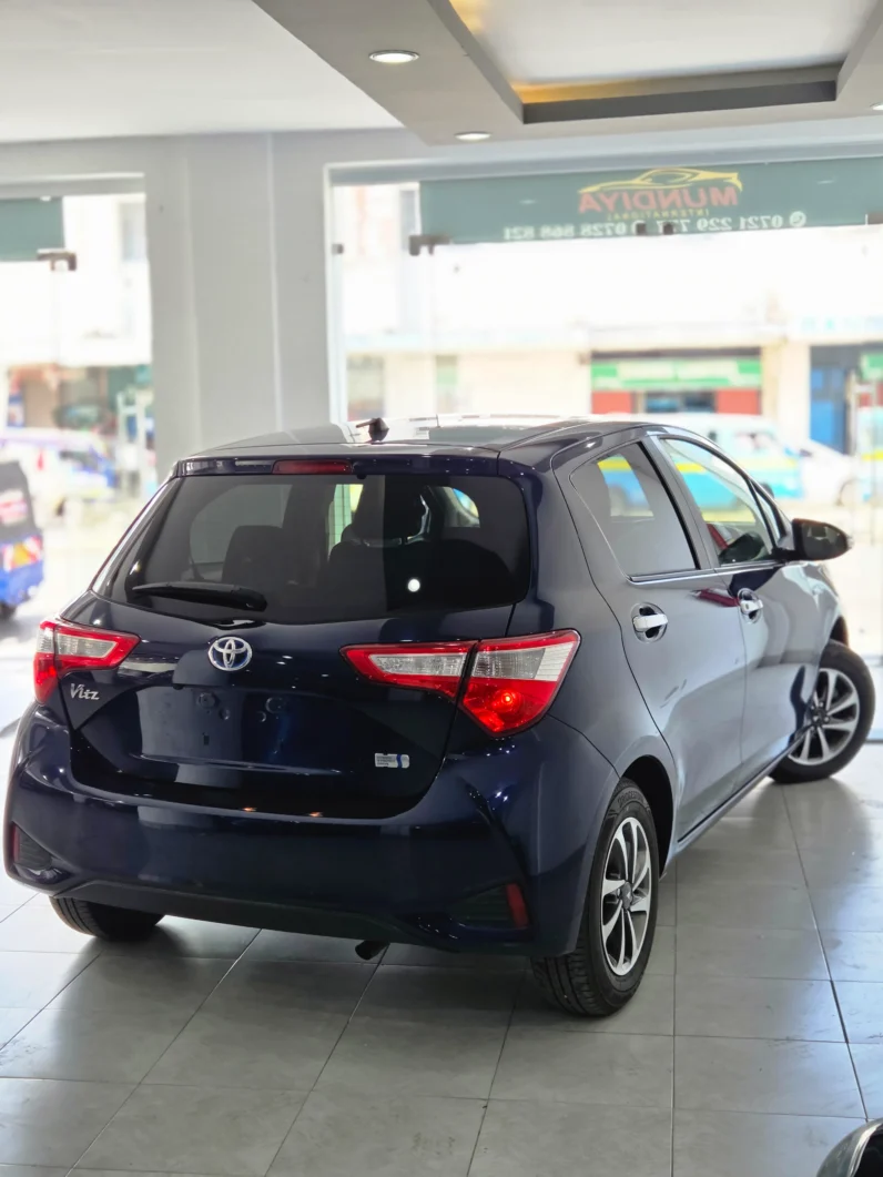 
								Toyota Vitz Hybrid 2018 full									