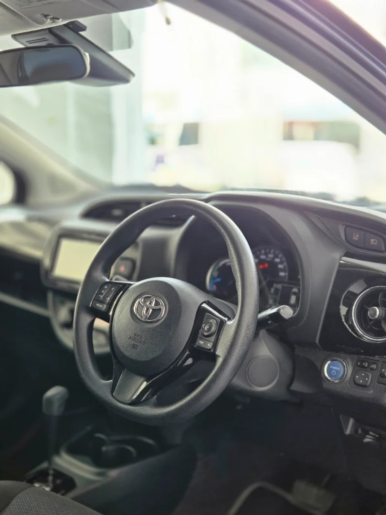 
								Toyota Vitz Hybrid 2018 full									