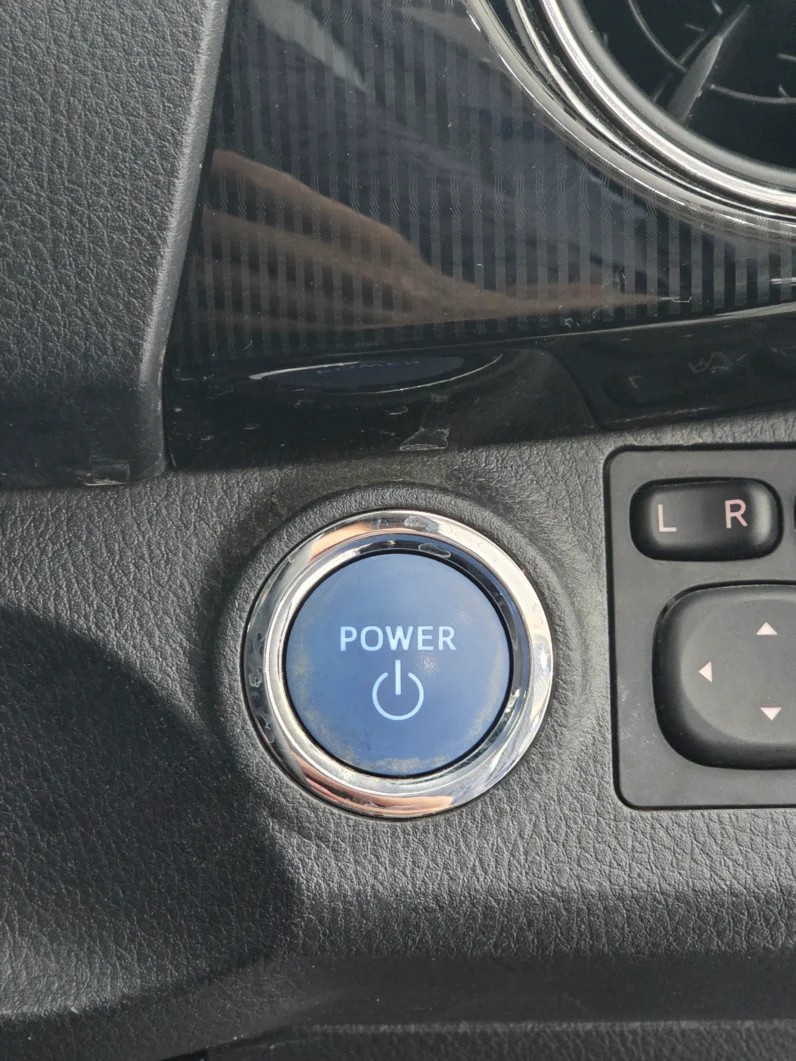 
								Toyota Vitz Hybrid 2018 full									