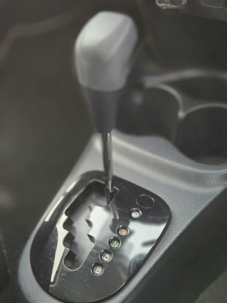 
								Toyota Vitz Hybrid 2018 full									