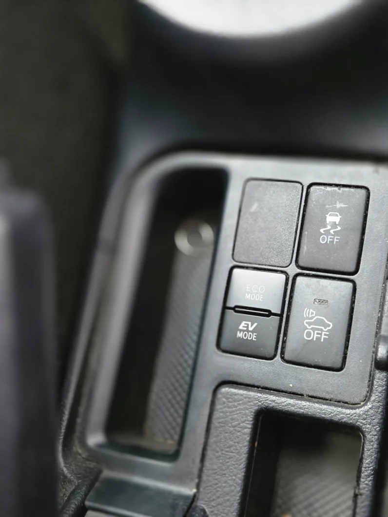 
								Toyota Vitz Hybrid 2018 full									